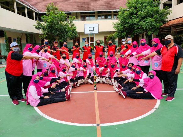 SMPN 4 Surakarta Meraih Kemenangan dalam Lomba Senam Dharma Wanita Persatuan Kota Surakarta