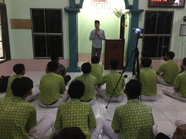 Kajian Ramadan dan Doa Bersama Dalam Rangka Memacu Spirit Belajar dan Meningkatkan Ketaqwaan Siswa SMP Negeri 4 Surakarta Tahun 2022