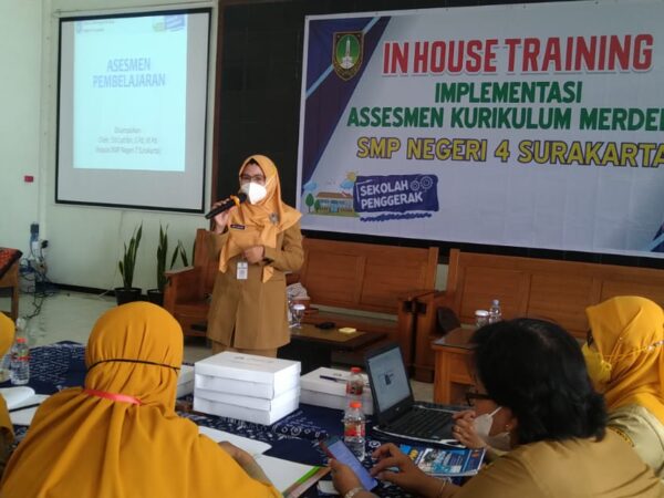Guru SMP Negeri 4 Surakarta Mengikuti In House Training (IHT) Implementasi Assesmen Kurikulum Merdeka