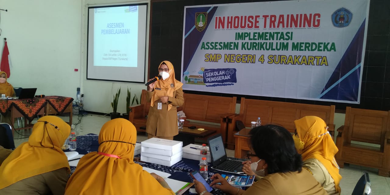 Guru SMP Negeri 4 Surakarta Mengikuti In House Training (IHT) Implementasi Assesmen Kurikulum Merdeka