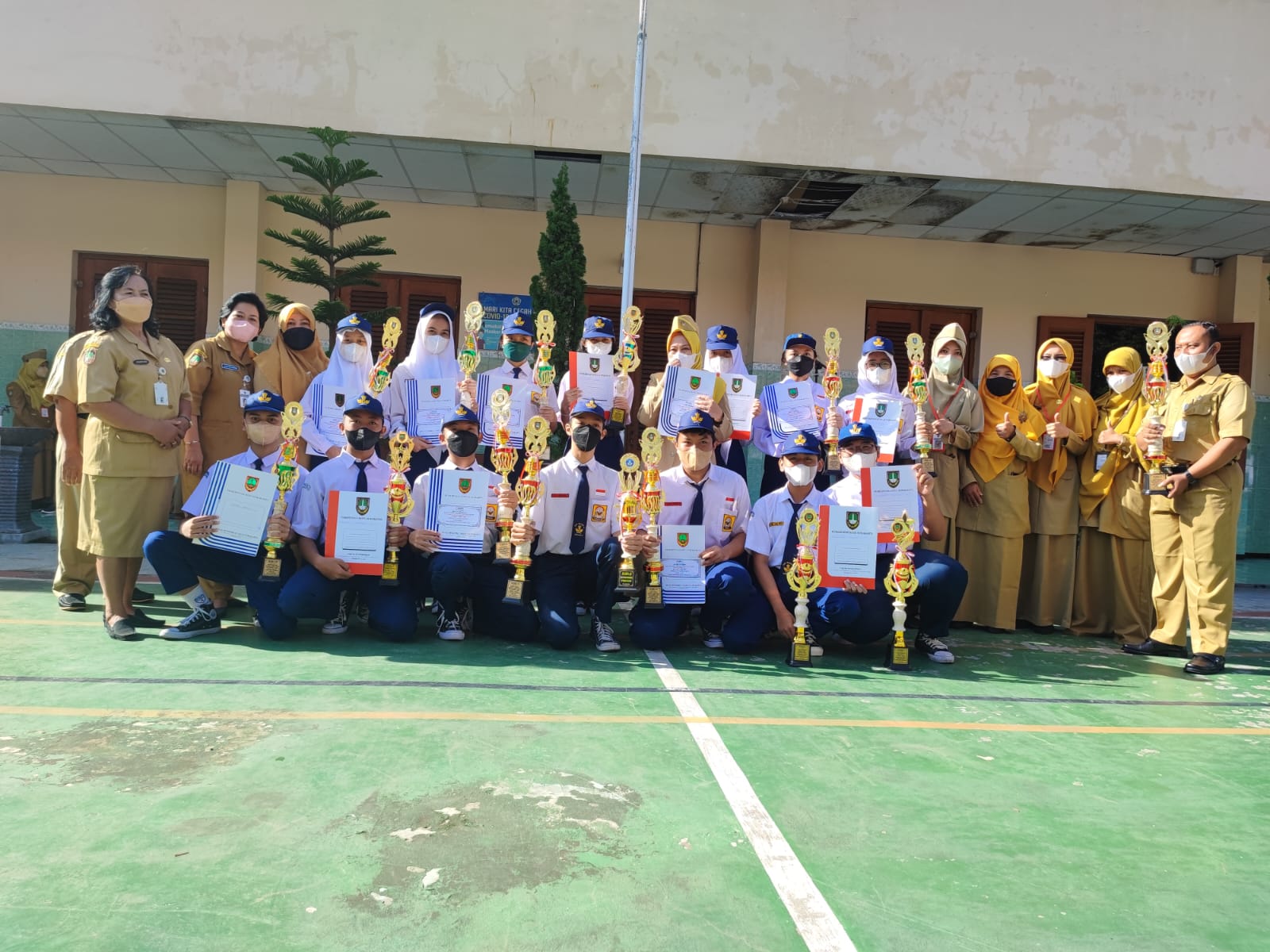 SMP Negeri 4 Surakarta Borong Piala Lomba Seni