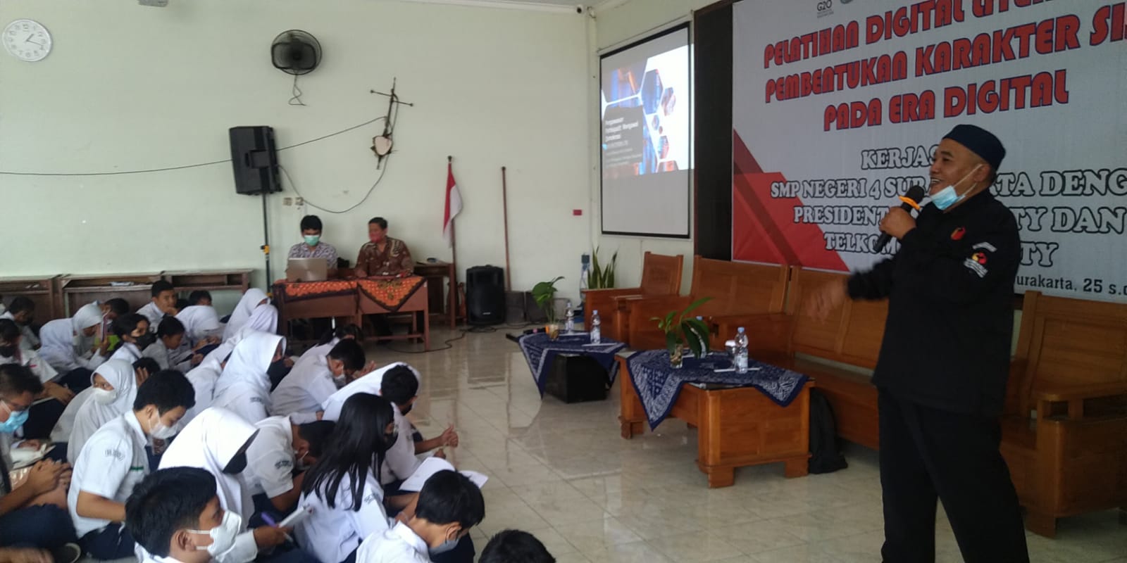 Perkuat Nilai Demokrasi, Siswa SMP Negeri 4 Surakarta Belajar Bareng Bawaslu