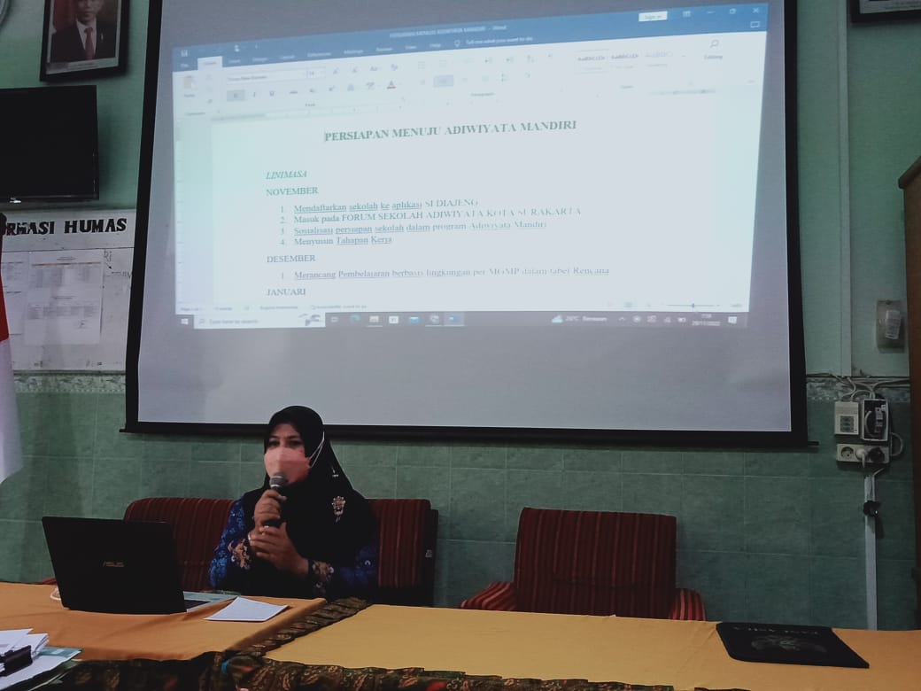 SMP Negeri 4 Surakarta Menuju Sekolah Adiwiyata Mandiri