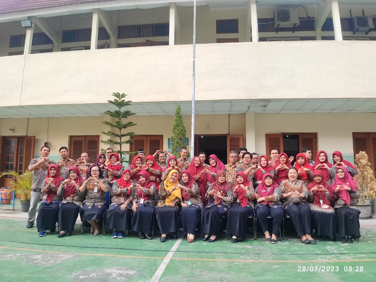 Perpisahan Ibu Wegang Sri Sulanjari, S. Sn Menjadi Kepala Sekolah
