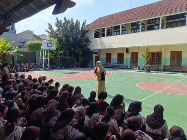 Pembagian Tablet Tambah Darah dan Edukasi Gizi di SMP Negeri 4 Surakarta