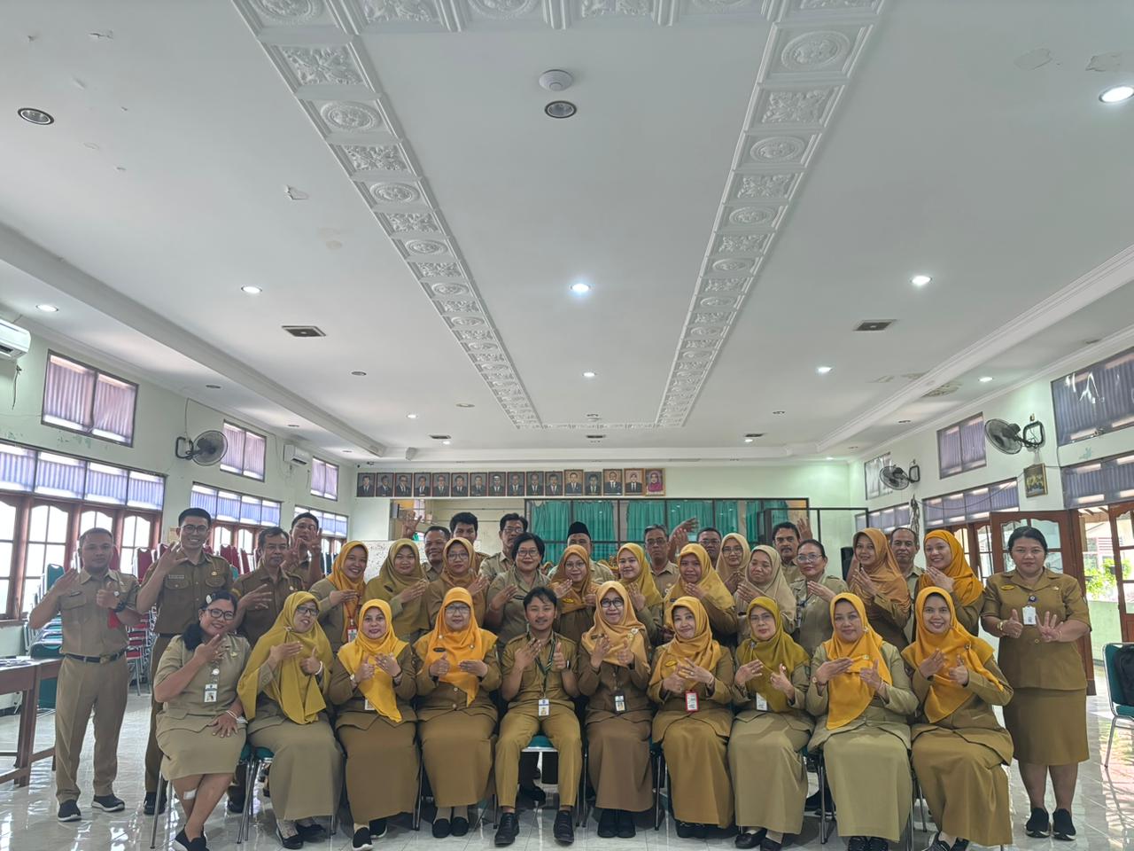 Pengimbasan Materi Pembelajaran Mendalam: Koding dan Kecerdasan Artifisial Memajukan Literasi Digital di SMP Negeri 4 Kota Surakarta Pengimbasan Materi Pembelajaran Mendalam: Koding dan Kecerdasan Artifisial Memajukan Literasi Digital di SMP Negeri 4 Kota Surakarta