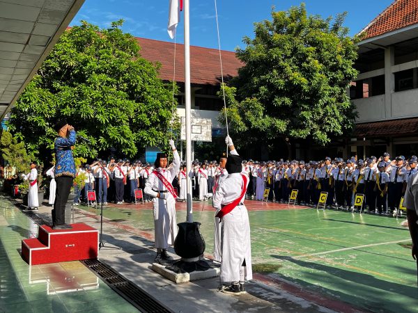 Mengokohkan Jati Diri Bangsa: Upacara Peringatan Hari Kesaktian Pancasila di SMP N 4 Kota Surakarta