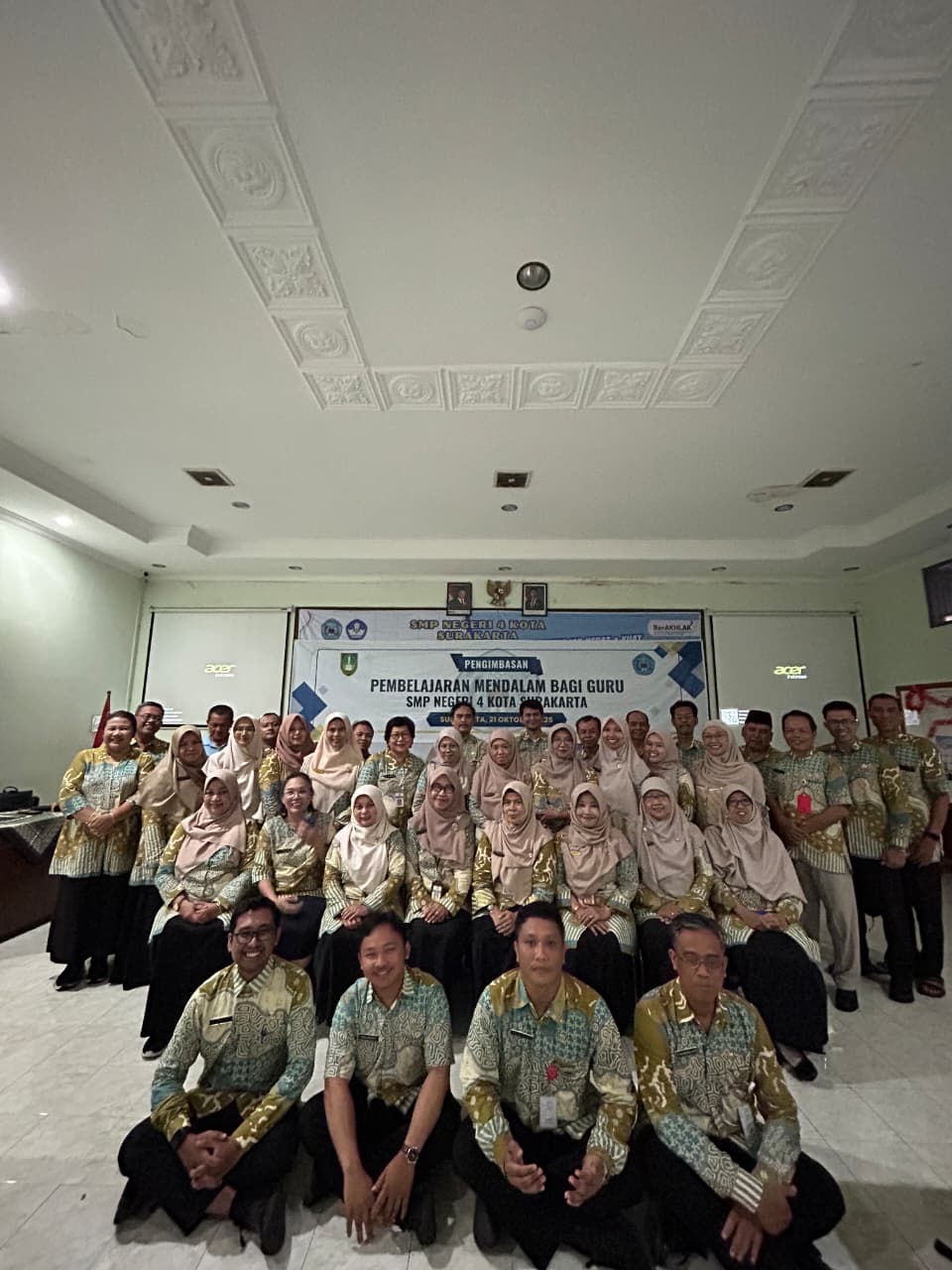 “Pengimbasan Pembelajaran Mendalam, Guru SMP Negeri 4 Kota Surakarta Wujudkan Inovasi Pembelajaran Bermakna” “Pengimbasan Pembelajaran Mendalam, Guru SMP Negeri 4 Kota Surakarta Wujudkan Inovasi Pembelajaran Bermakna”