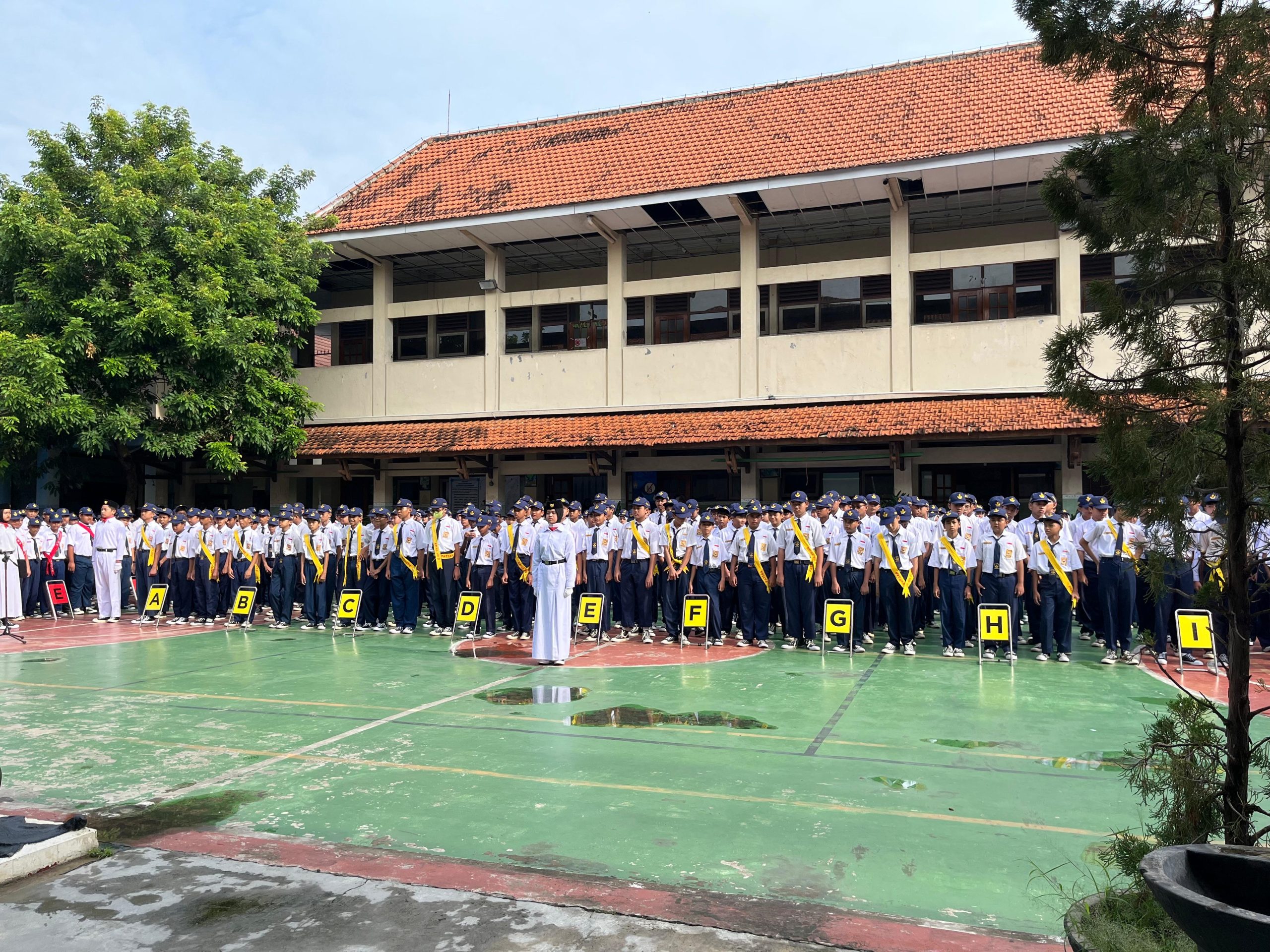 "Upacara Hari Pahlawan 10 November : Refleksi dan Inspirasi bagi Generasi Muda