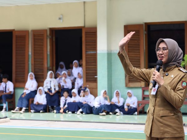 Peresmian Bantuan Pemeliharaan Lapangan SMP Negeri 4 Kota Surakarta oleh Ibu Astrid Widayani, S.S., S.E., M.B.A.