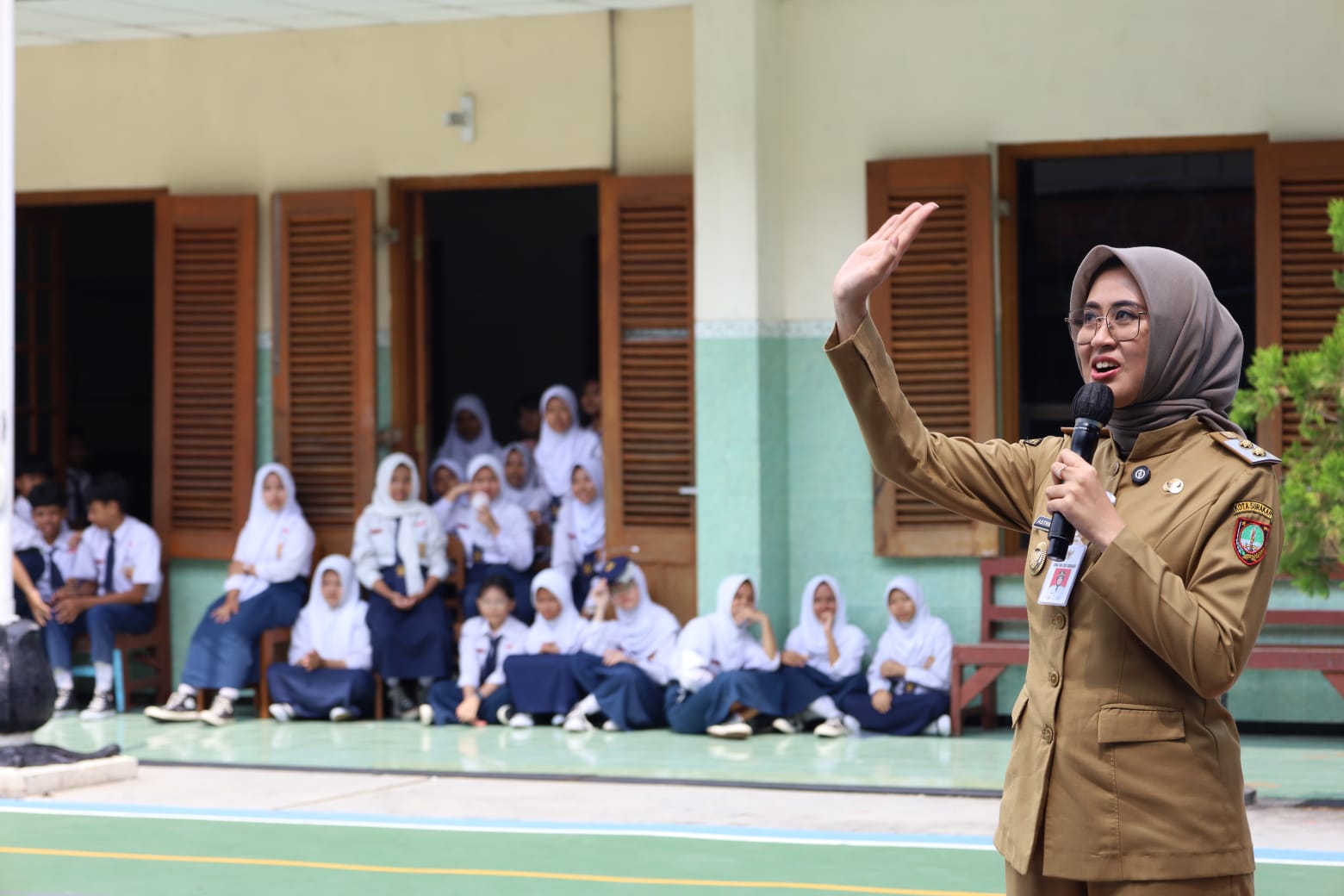 Peresmian Bantuan Pemeliharaan Lapangan SMP Negeri 4 Kota Surakarta oleh Ibu Astrid Widayani, S.S., S.E., M.B.A.
