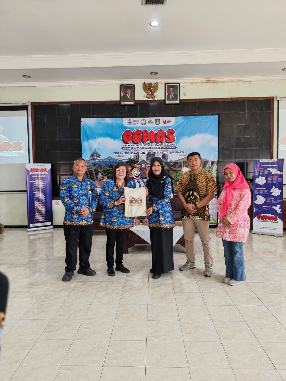 Kenali Sejarahnya, Cintai Budayanya! GEMAS Hadir Meriah di SMPN 4 Surakarta Kenali Sejarahnya, Cintai Budayanya! GEMAS Hadir Meriah di SMPN 4 Surakarta