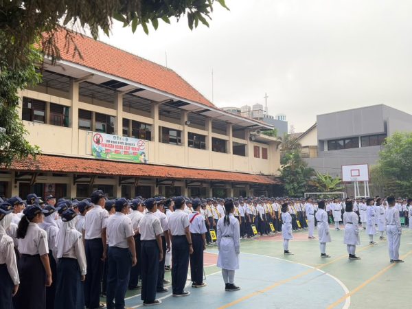 Pelaksanaan Upacara HUT Kemerdekaan Republik Indonesia ke-81 di SMP Negeri 4 Kota Surakarta