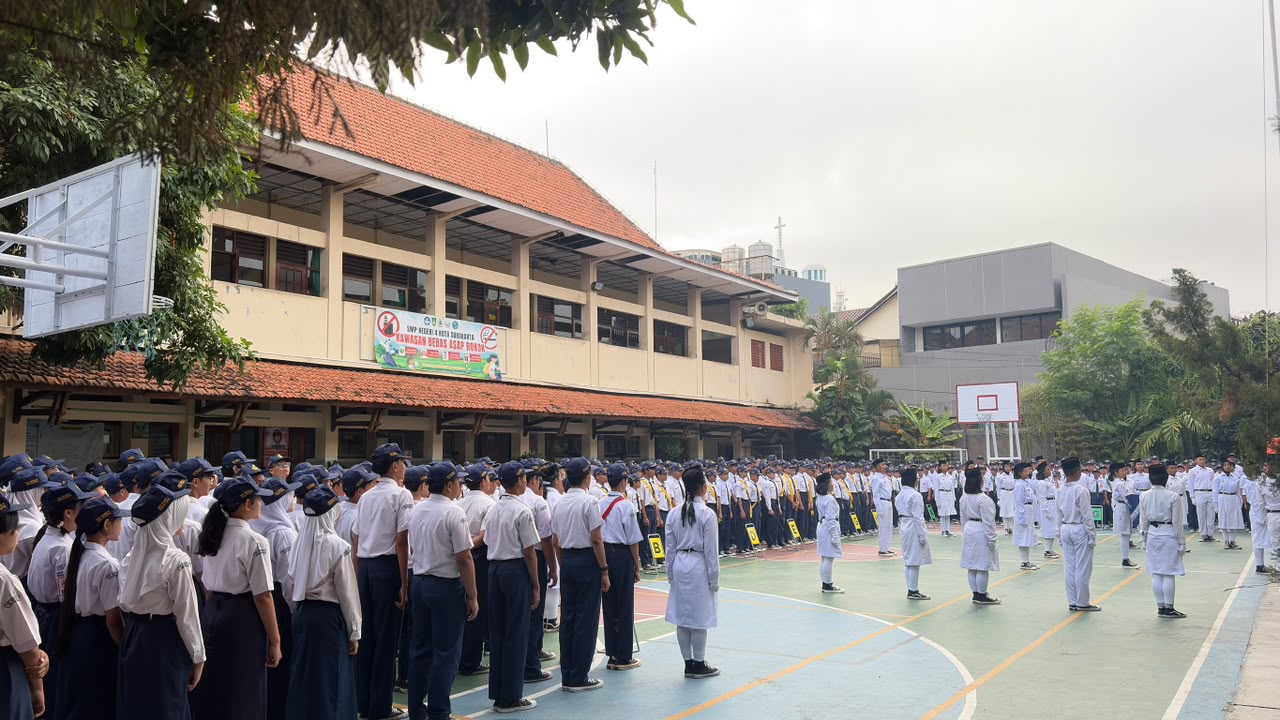 Pelaksanaan Upacara HUT Kemerdekaan Republik Indonesia ke-81 di SMP Negeri 4 Kota Surakarta