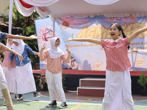 PENTAS SENI, FASION SHOW dan BAZAR MERIAHKAN PERAYAAN HUT SMP NEGERI 4 SURAKARTA 2026